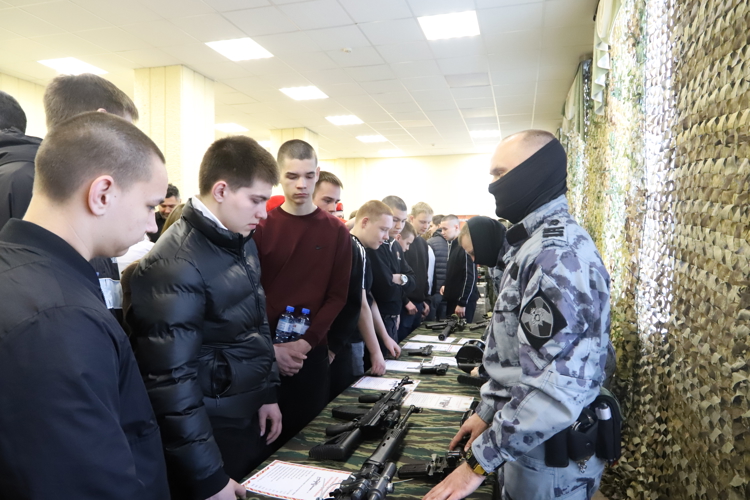 В Перми прошла патриотическая акция "Один день с Росгвардией"