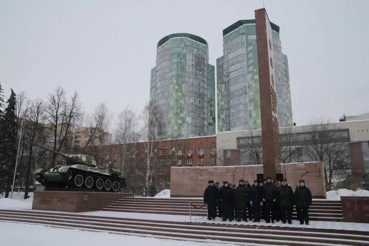 Заместитель начальника Управления Росгвардии по Пермскому краю принял участие в торжественном возложении цветов 