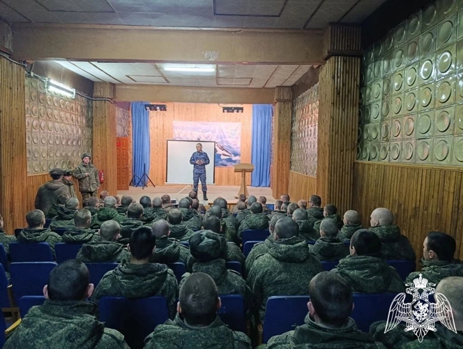 Сотрудники вневедомственной охраны рассказали о службе в подразделении военнослужащим срочной службы воинской части