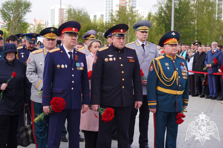 Начальник Управления Росгвардии по Пермскому краю принял участие в церемонии возложения цветов в честь Дня Победы 