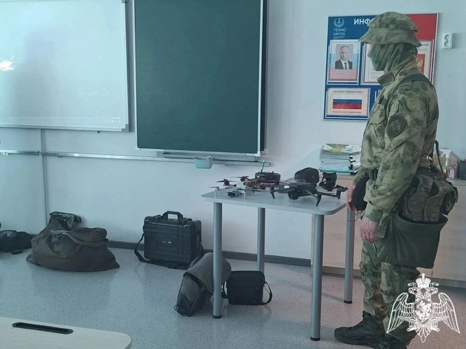 Бойцы спецподразделения Управления Росгвардии по Пермскому краю провел Урок мужества для юных пермяков в преддверии Дня Победы 