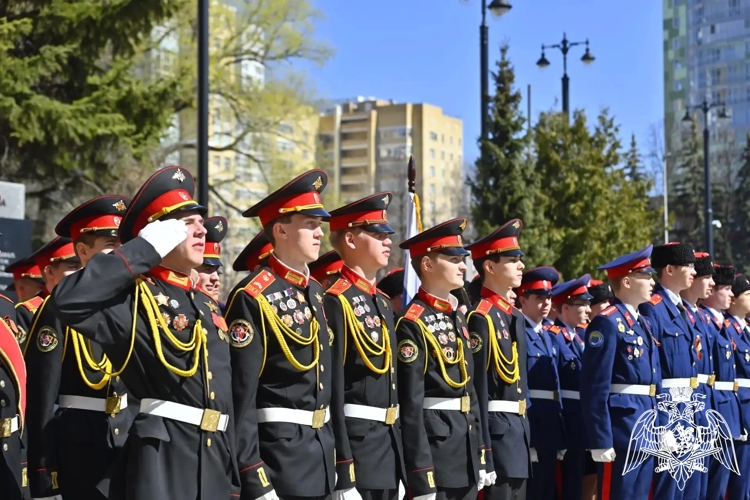  Офицер Управления Росгвардии по Пермскому краю оценил мастерство юных кадет в преддверии Дня Победы