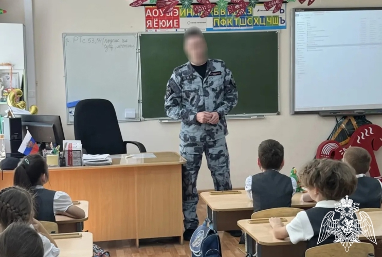 Сотрудник ОМОН «Парма» провел урок мужества для гимназистов Перми