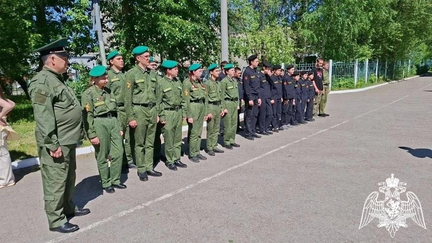 Сотрудники СОБР «Стрелец» Управления  Росгвардии по Пермскому краю присоединились к благотворительной акции «Своих не бросаем!» 