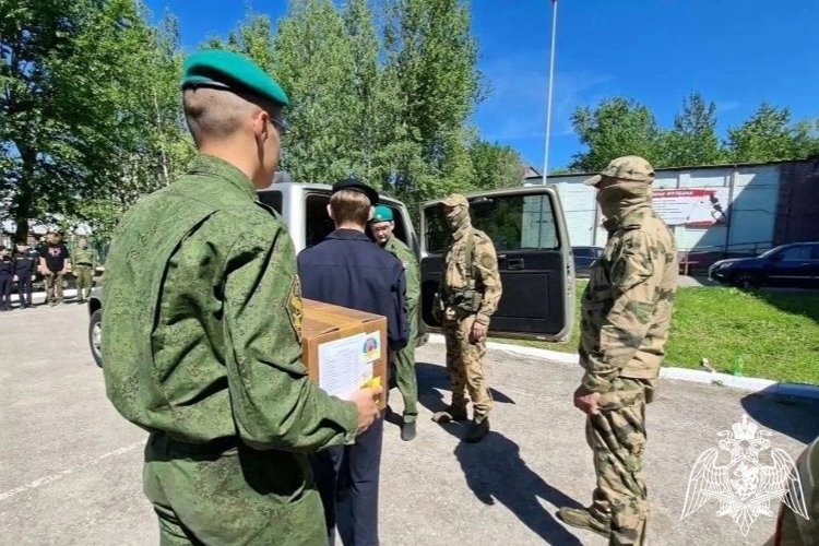 Сотрудники СОБР «Стрелец» Управления  Росгвардии по Пермскому краю присоединились к благотворительной акции «Своих не бросаем!» 