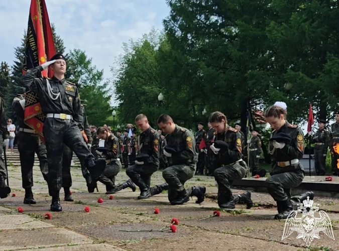 Сотрудник ОМОН "Парма" Управления Росгвардии по Пермскому краю принял участие в церемонии «Прощание со знаменем»