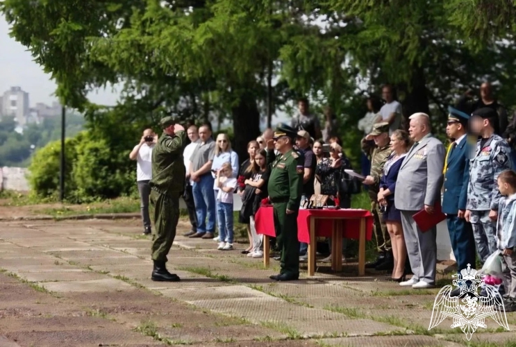 Сотрудник ОМОН "Парма" Управления Росгвардии по Пермскому краю принял участие в церемонии «Прощание со знаменем»