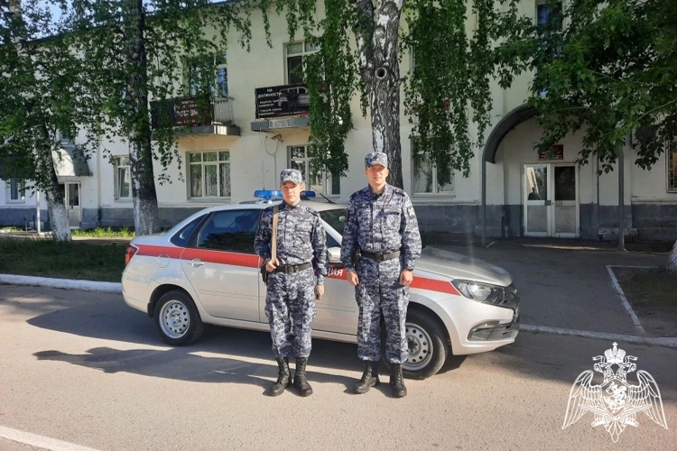Росгвардейцы оказали помощь мужчине с эпилептическим приступом 