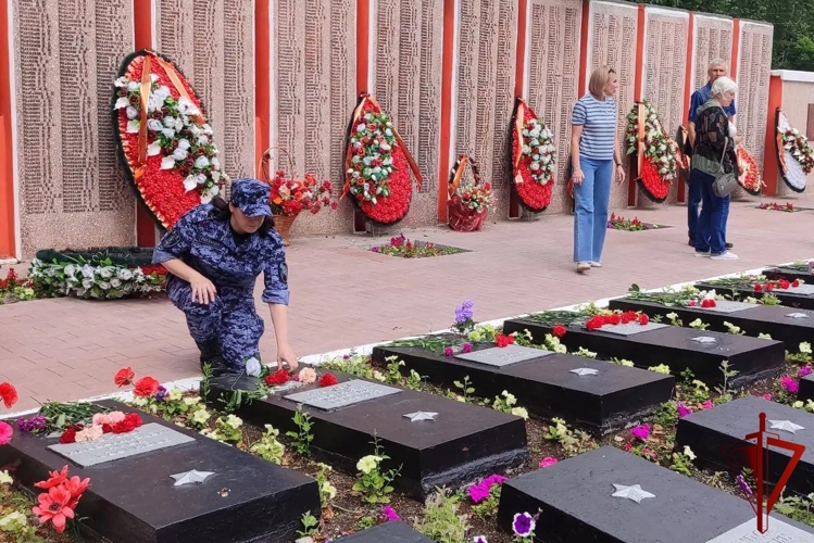 Сотрудники Росгвардии приняли участие в памятной акции, посвящённой 85-й годовщине начала Великой Отечественной войны в Краснокамске