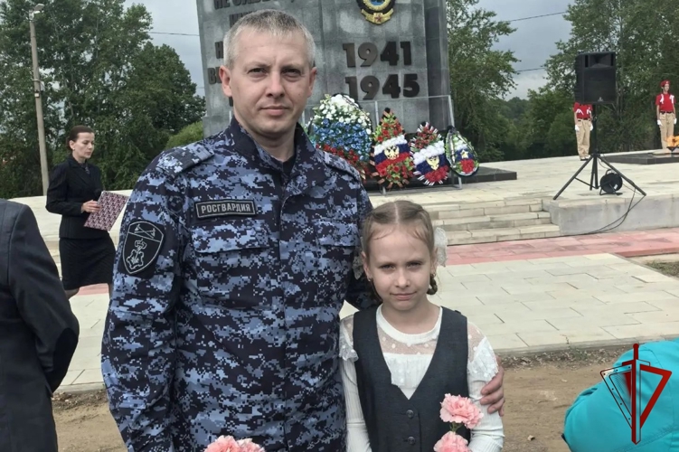 В День Памяти и Скорби сотрудники Росгвардии приняли участие в памятной акции в городе Очере