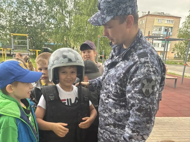 Сотрудники Росгвардии приняли участие в акции «Поезд безопасности» в Пермском крае 