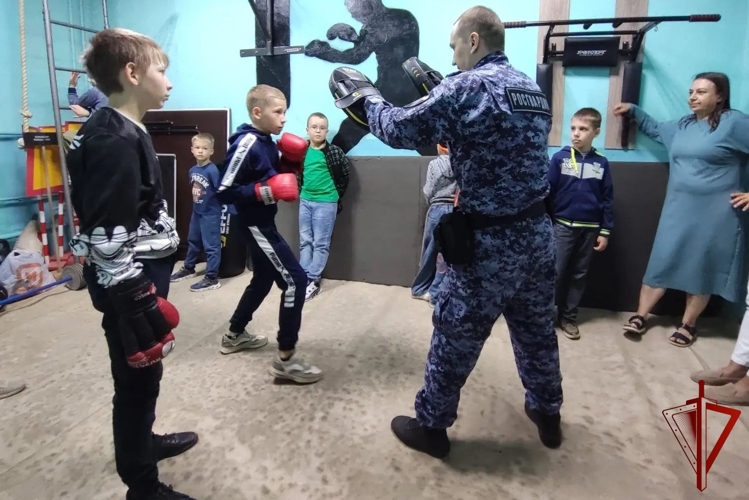 Дети сотрудников Росгвардии в Пермском крае примерили роль защитников Отечества