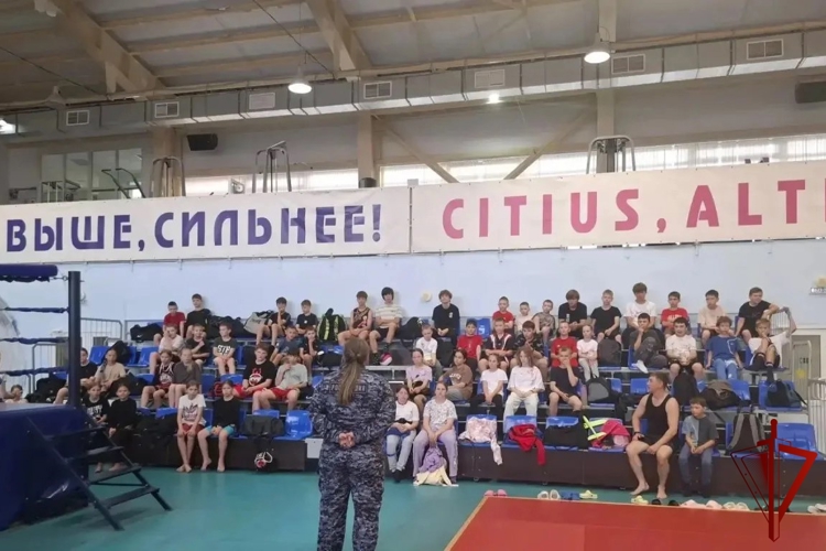 Росгвардейцы в Соликамске провели встречу с будущими защитниками правопорядка