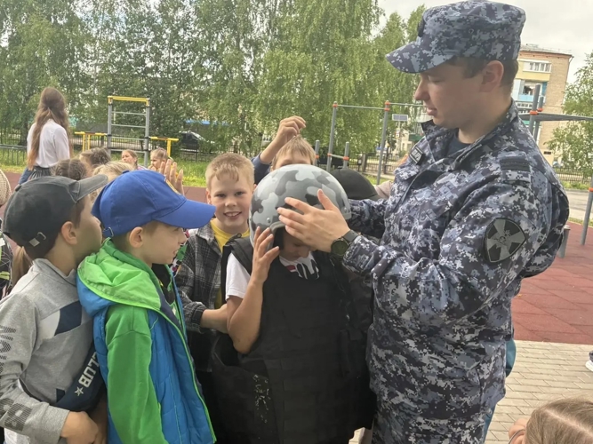 Сотрудники Росгвардии приняли участие в акции «Поезд безопасности» в Пермском крае