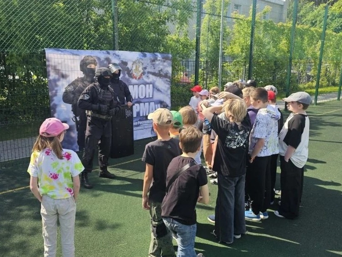 Сотрудники ОМОН «Парма» приняли участие в акции «День безопасности»