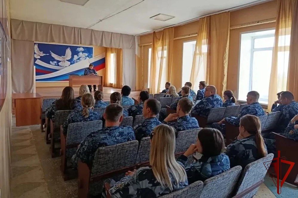 Сотрудник Росгвардии провела занятие по обороту гражданского оружия для сотрудников пенитенциарной системы Пермского края