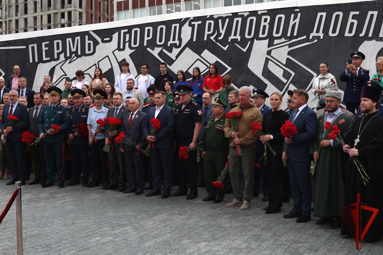 Начальник регионального Управления Росгвардии полковник полиции Андрей Таганов принял участие в памятном мероприятии