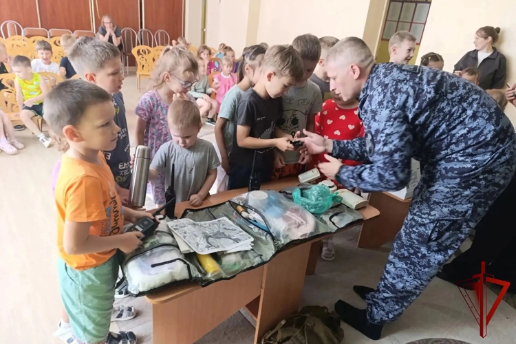 Росгвардейцы провели познавательный урок для юных пермяков