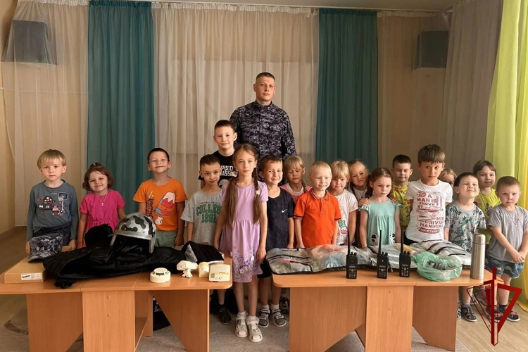 Росгвардейцы провели познавательный урок для юных пермяков