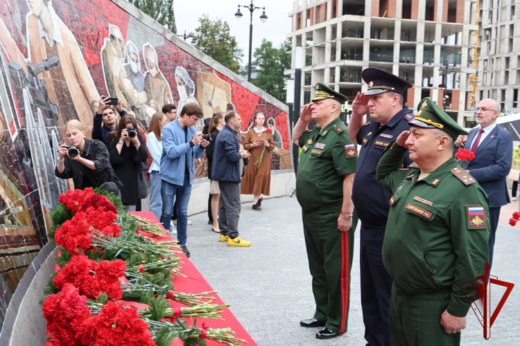 Начальник регионального Управления Росгвардии полковник полиции Андрей Таганов принял участие в памятном мероприятии
