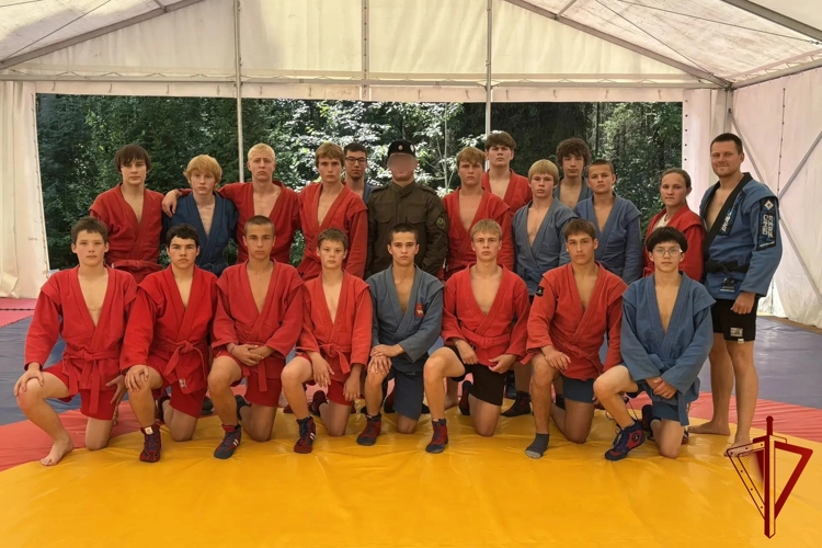Сотрудник СОБР «Стрелец» провели встречу в рамках ведомственной акции «Каникулы с Росгвардией»