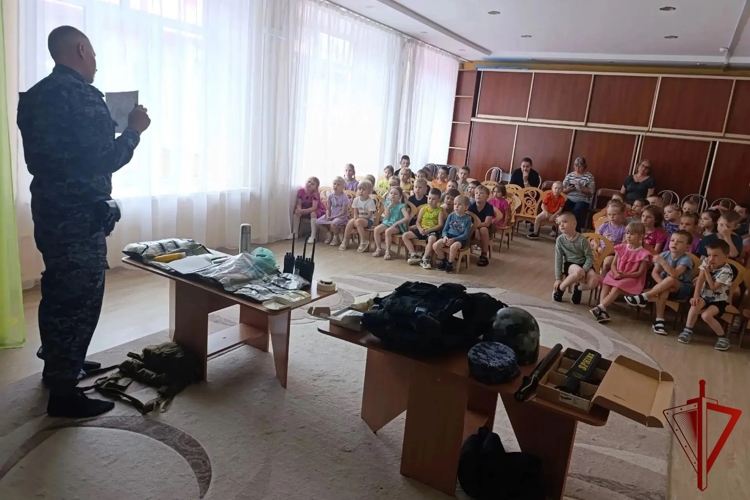 Росгвардейцы провели познавательный урок для юных пермяков
