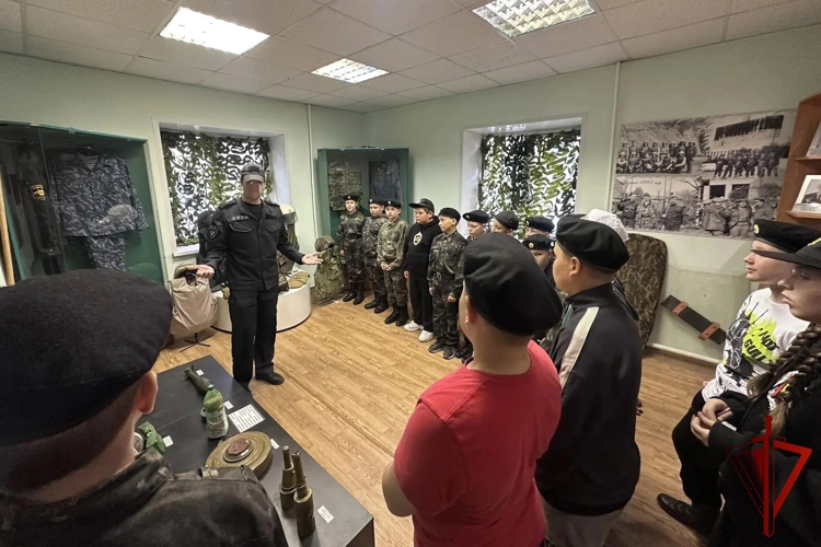 Сотрудники ОМОН «Парма» встретились с кадетами Перми