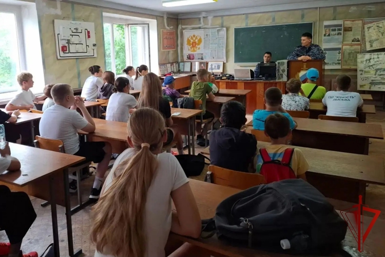 В Пермском крае росгвардейцы провели «Урок мужества» для юных спортсменов 