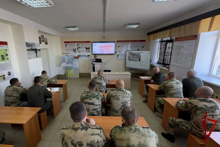 Для сотрудников СОБР «Стрелец» Управления Росгвардии по Пермскому краю провели лекцию по противодействию экстремизму 