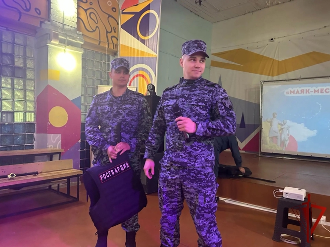 Росгвардейцы провели урок мужества и безопасности в лагере «Маяк» Пермского края
