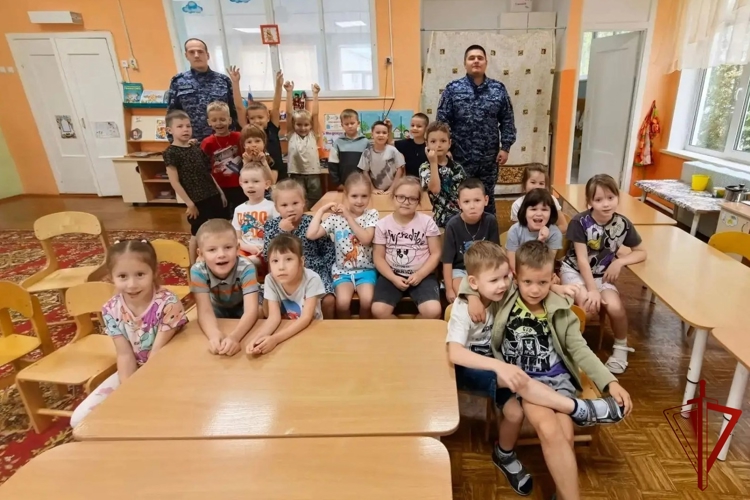 Урок мужества для маленьких граждан: Росгвардия в детском саду «Звоночек»