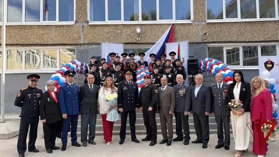 Сотрудник регионального Управления Росгвардии подздравил учеников подшефной школы с Днем Знаний