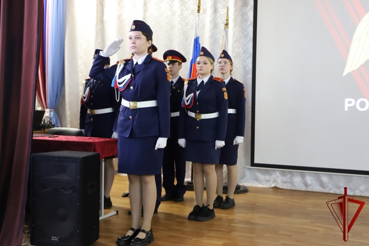 В Прикамье начальник регионального управления Росгвардии открыл профильный класс  ведомства