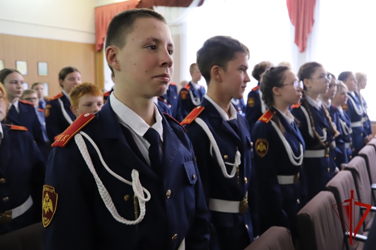 В Прикамье начальник регионального управления Росгвардии открыл профильный класс  ведомства