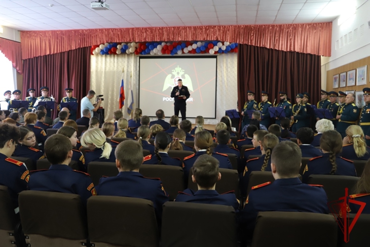 В Прикамье начальник регионального управления Росгвардии открыл профильный класс  ведомства