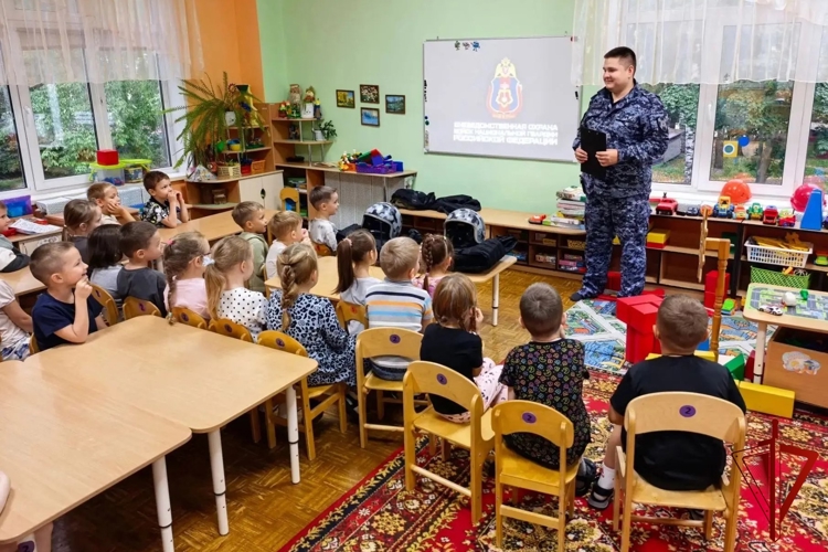 Урок мужества для маленьких граждан: Росгвардия в детском саду «Звоночек»