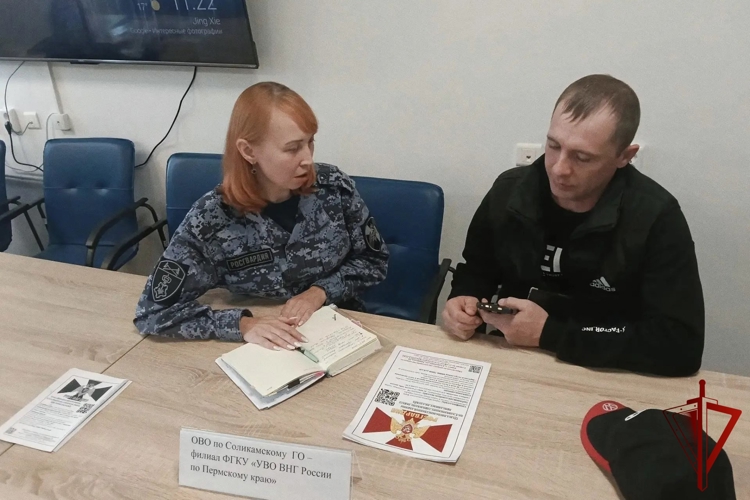 Соликамские росгвардейцы провели информационную кампанию на ярмарке вакансий