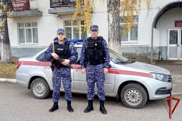 В Соликамске сотрудники Росгвардии задержали женщину, находившуюся в федеральном розыске