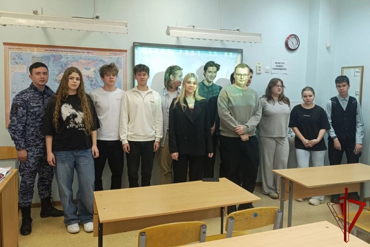Урок мужества для школьников в Добрянке: история Росгвардии и служба в войсках правопорядка
