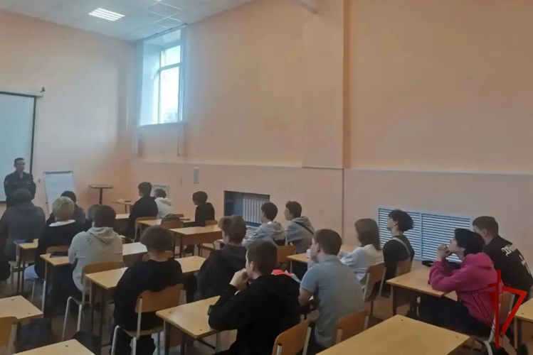 В Пермском агропромышленном техникуме прошёл урок мужества, посвящённый истории вневедомственной охраны Росгвардии