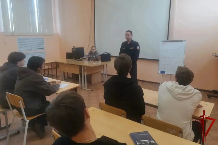 В Пермском агропромышленном техникуме прошёл урок мужества, посвящённый истории вневедомственной охраны Росгвардии