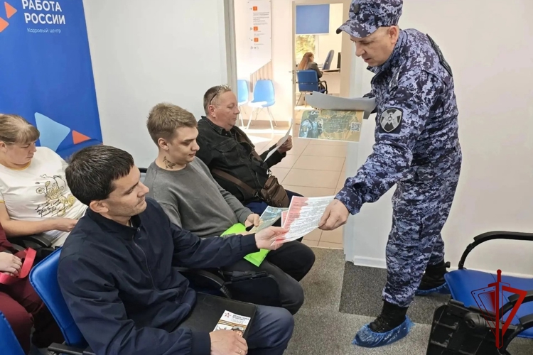 Сотрудник Очерского отдела вневедомственной охраны принял участие в ярмарке вакансий