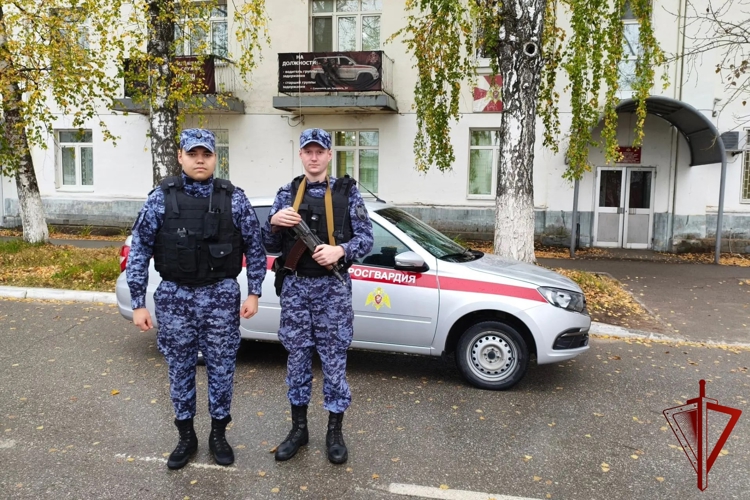 В Соликамске росгвардейцы задержали гражданина, вооруженного ножом